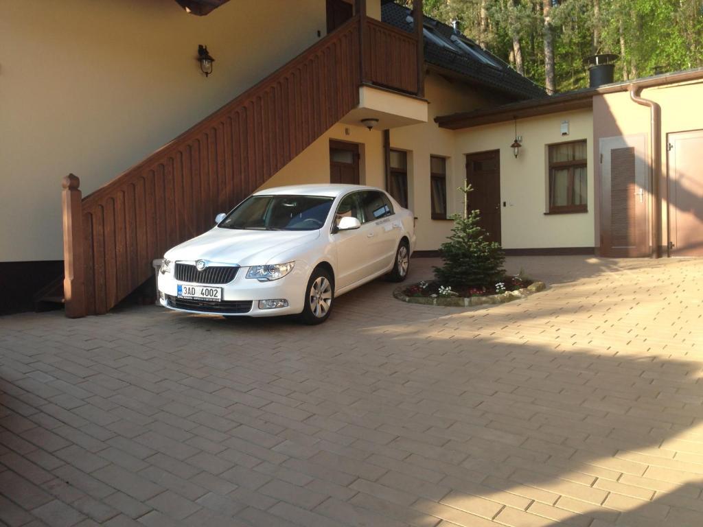 Cerna Louze Hotel Branžež Buitenkant foto